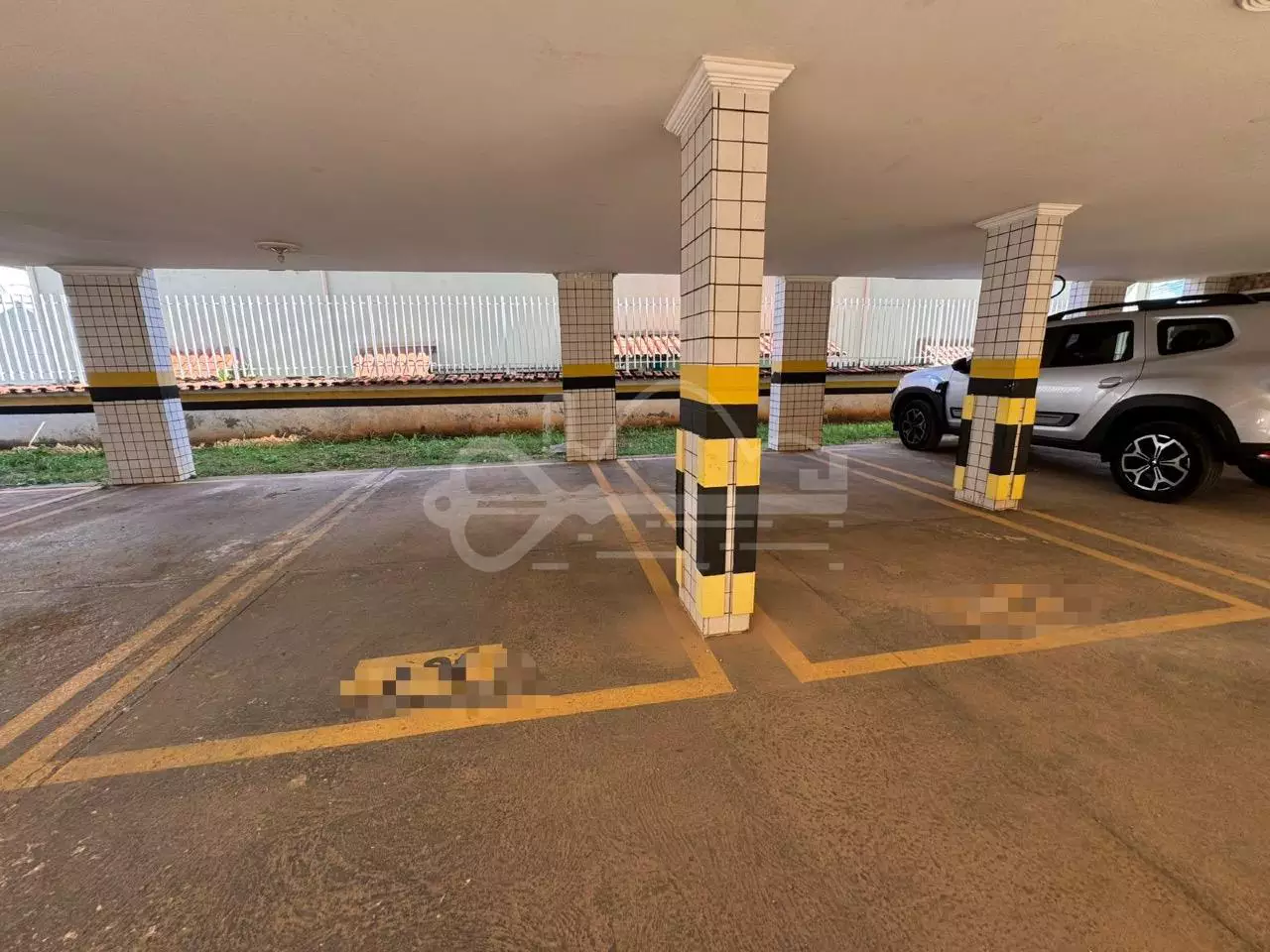 Garagem coberta com 2 vagas livres