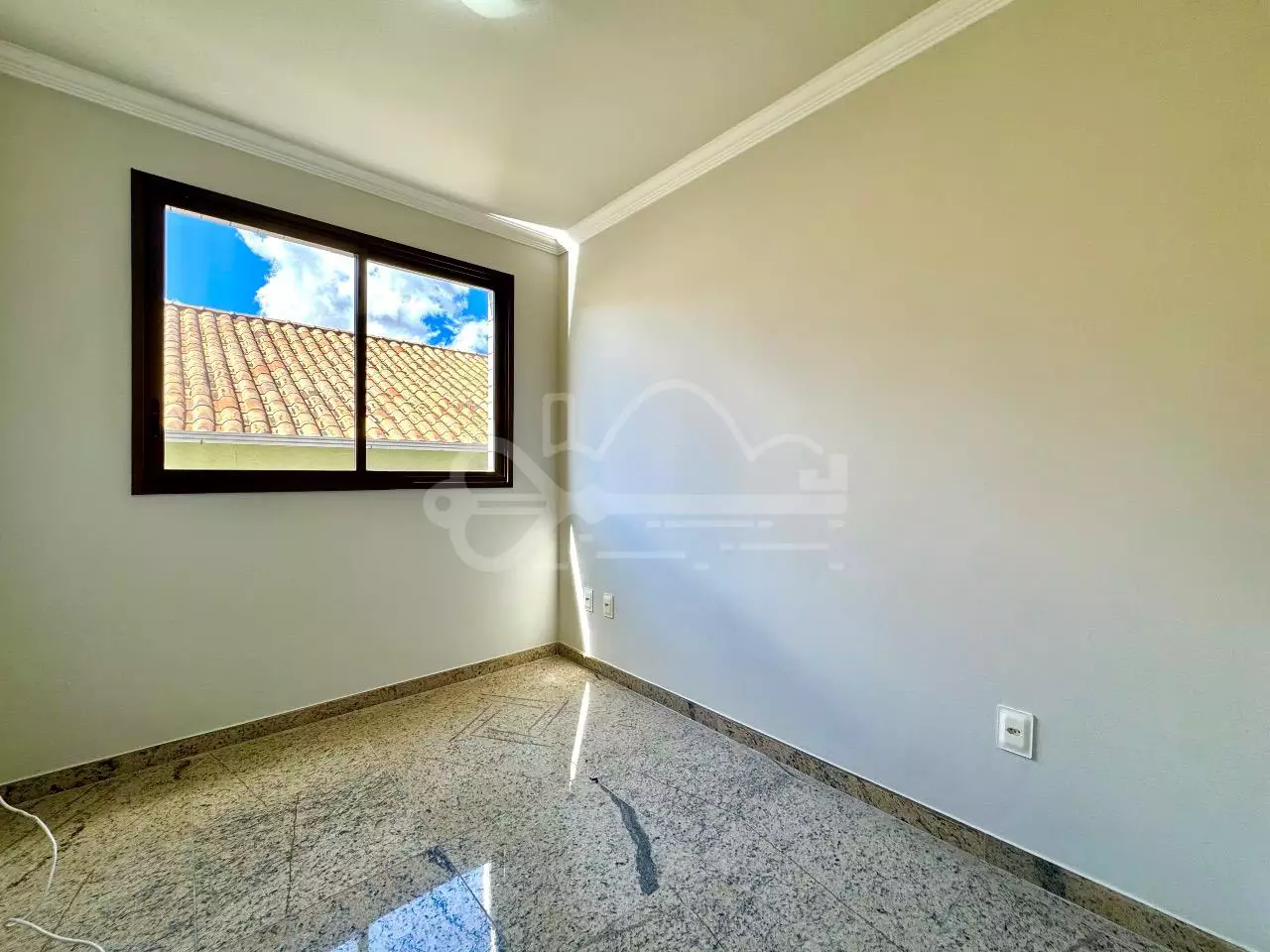Quarto com armário embutido